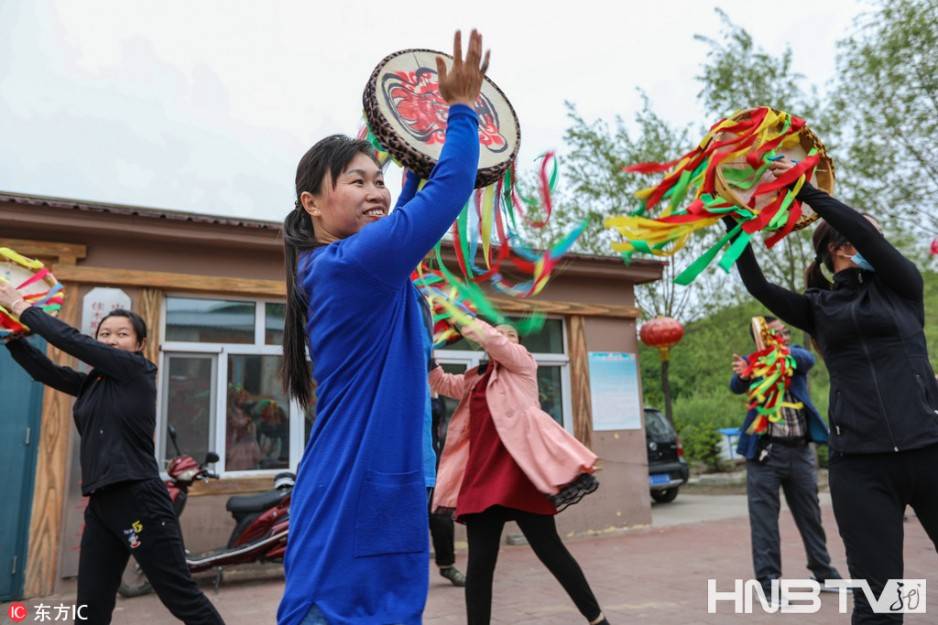 佳木斯敖其赫哲族村办起传承民族文化舞蹈班