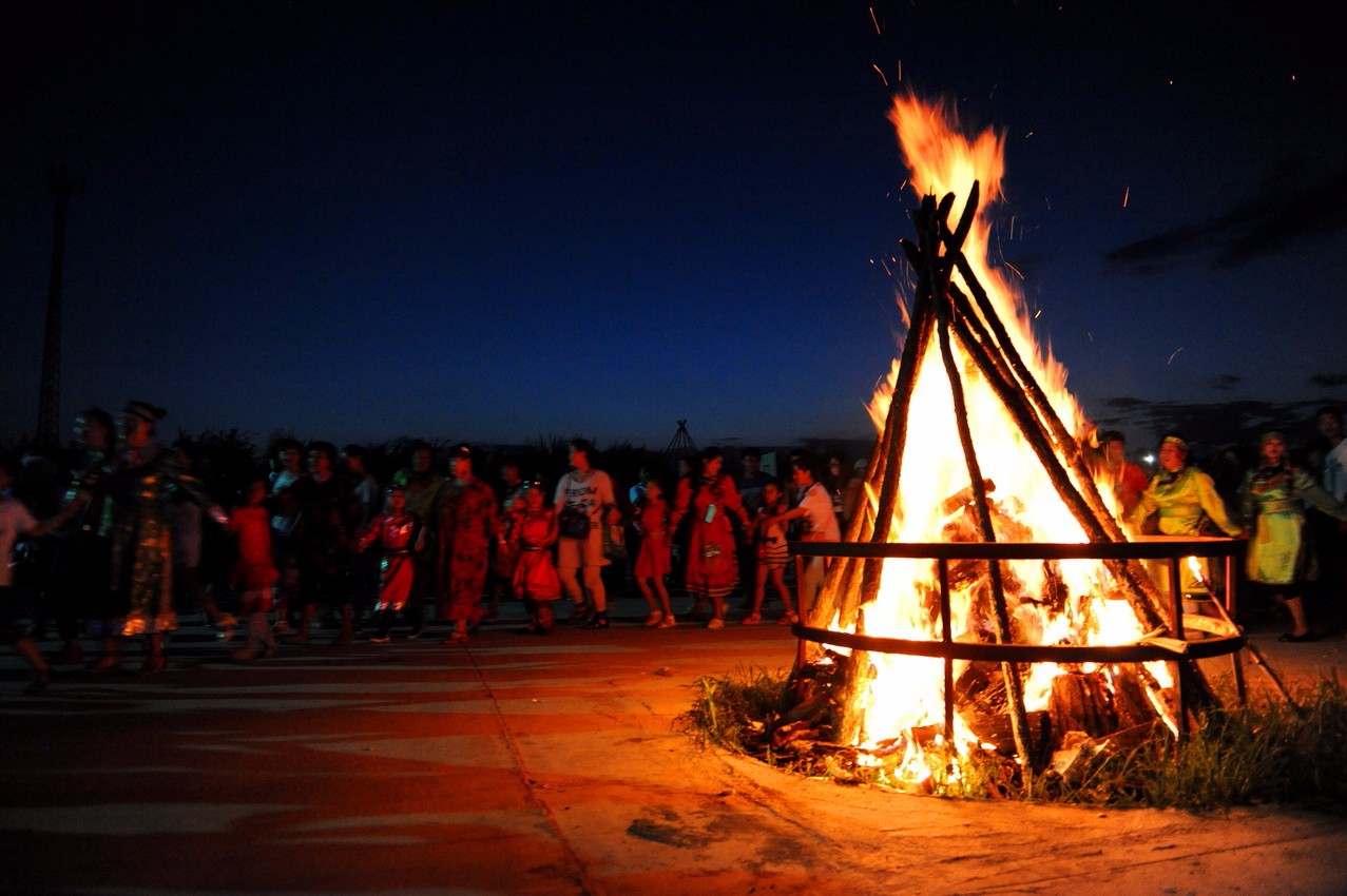 走进鄂伦春篝火节 揭秘篝火节的的来历与习俗-趣历史网